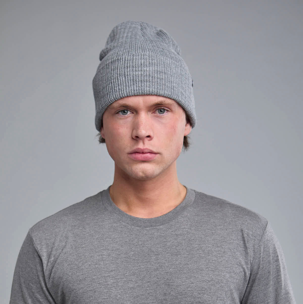 PLAYER BEANIE – GREY