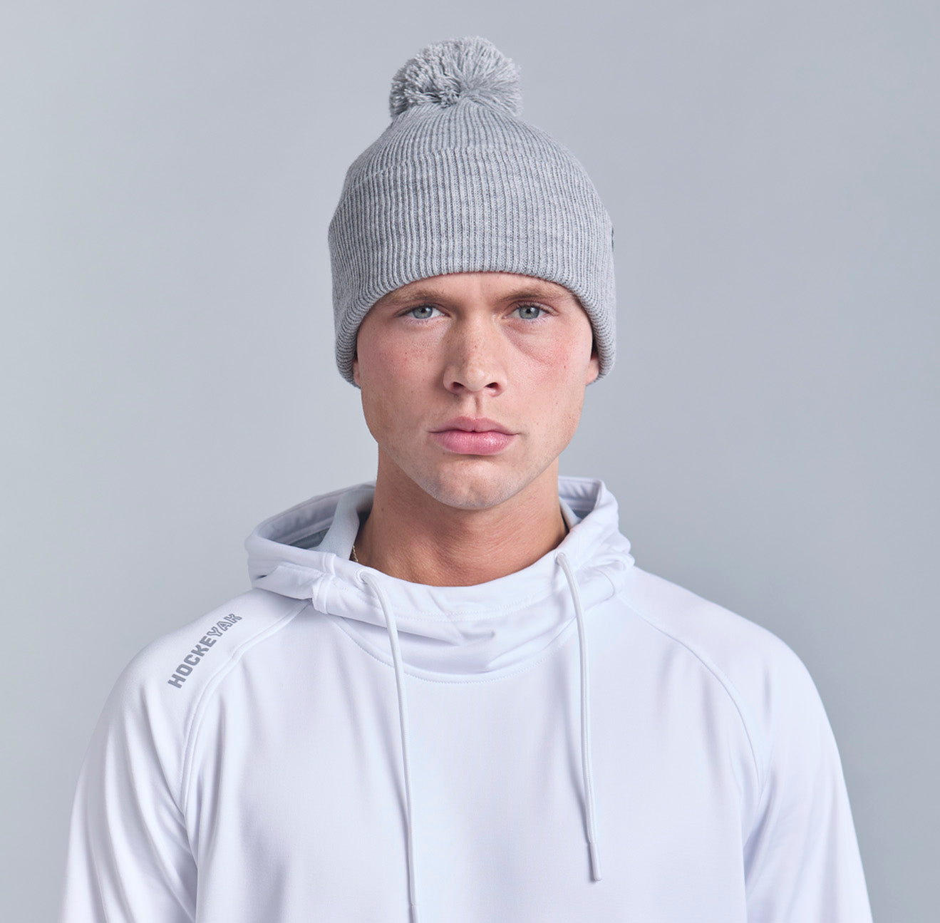 PLAYER POM BEANIE – GREY