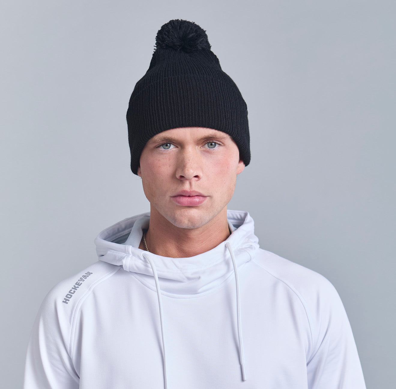 BLACK POM BEANIE